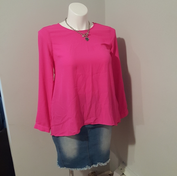 Vince Camuto Tops - Vince Camuto | Fushia Pink Flowy hi-low Blouse
